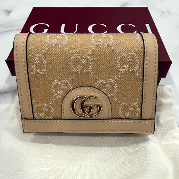 Gucci Tan Wallet with Gold Emblem - Picture 1 of 3